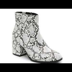 Mix No. 6 Snake print booties